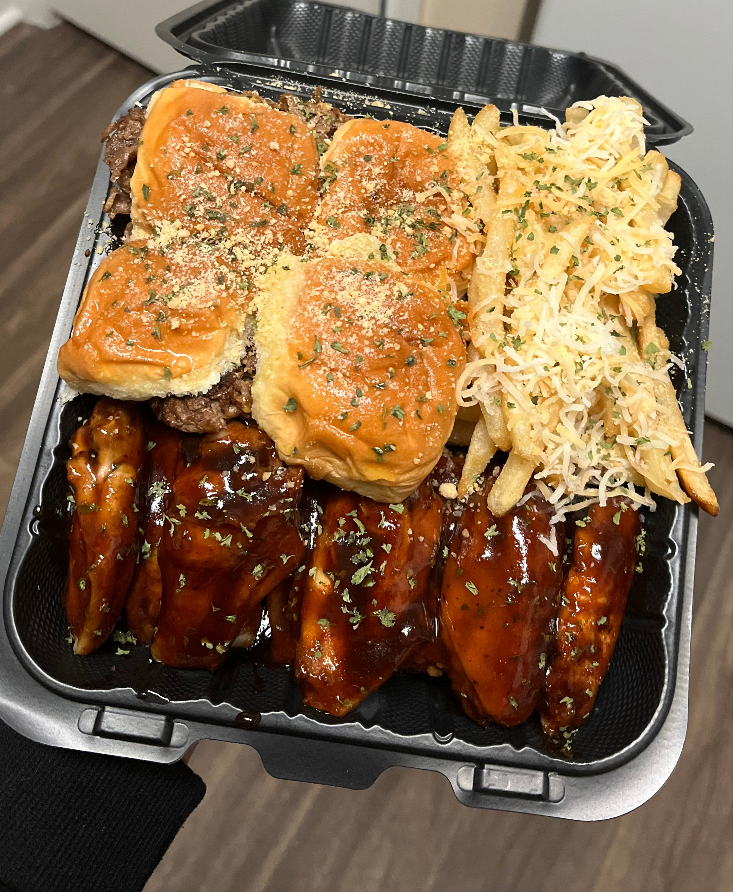 Wing & Sliders Combo (w/cheese fries)