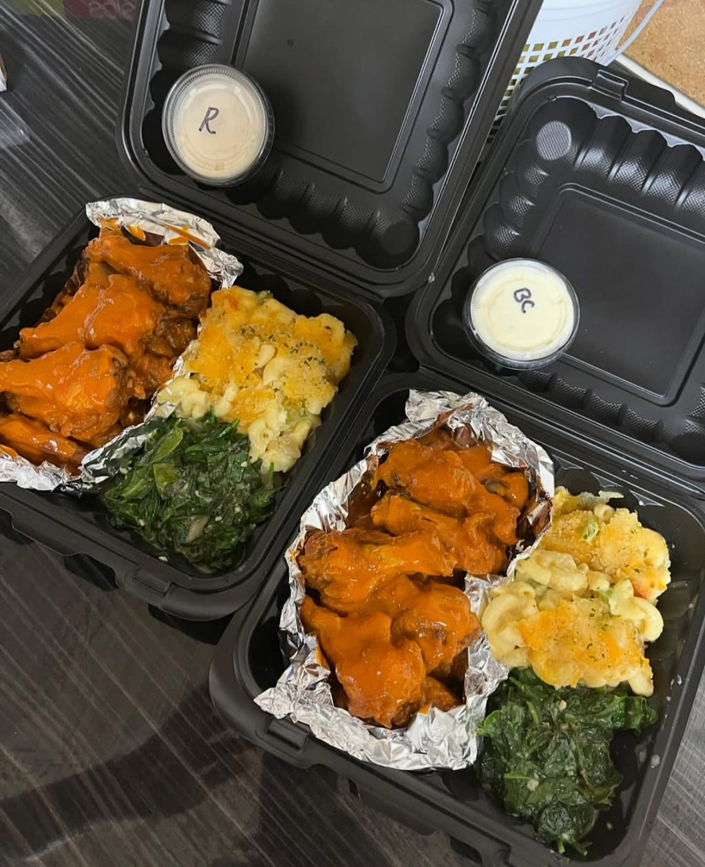 8 Wings & 2 Sides Lunch Plate